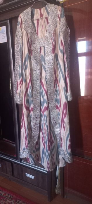 Adras kelin xalat sotiladi