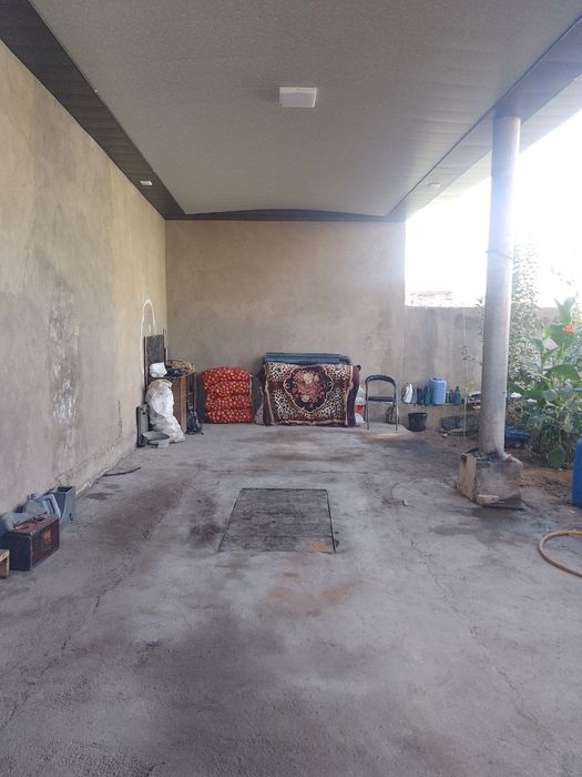 Уй сотилади манзил: Охангарон  тумани Галакудук.
6 сотих 4