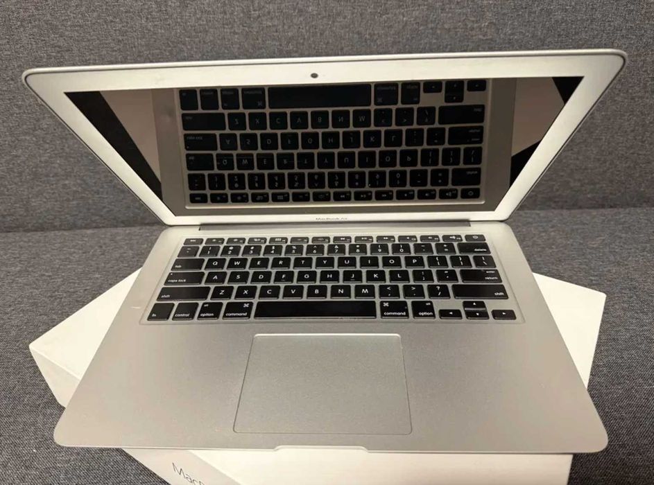 MacBook Air 7,2 13-inch 2017 Gray i5 - 8gb RAM - 128gb ssd