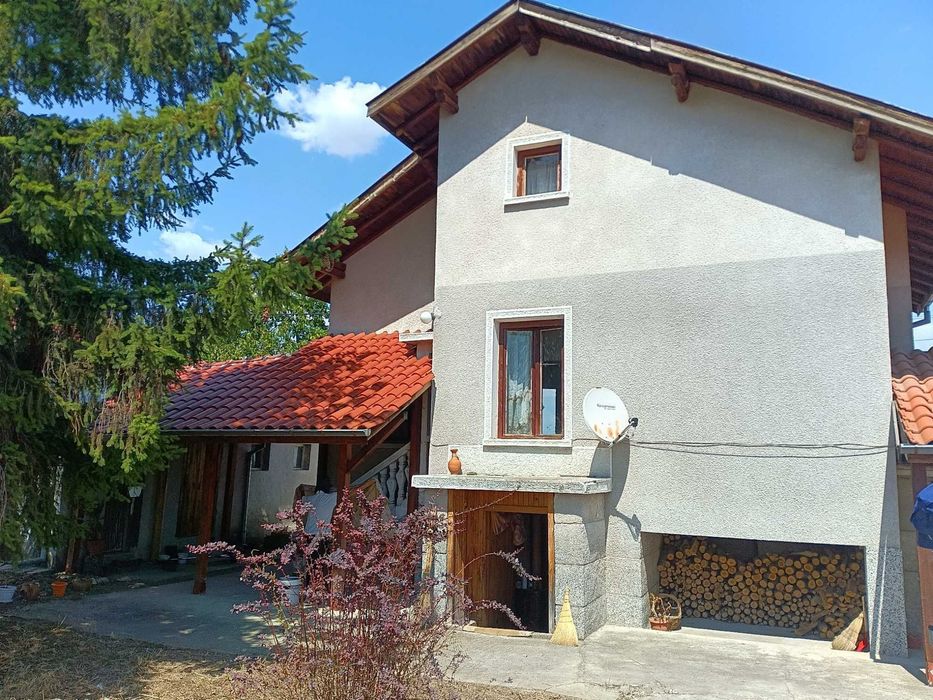 Продава се Къща в с. Избеглии, Област Пловдив - 300 кв.м за 250 €/кв.м - Снимка #1