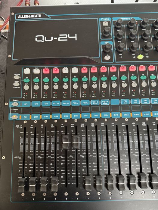 Цифровой микшерный пульт Allen heath qu24