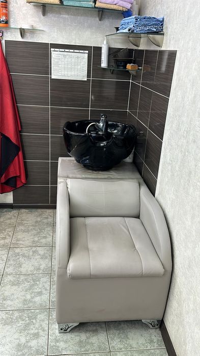 Парихмахерские кресла и мойка