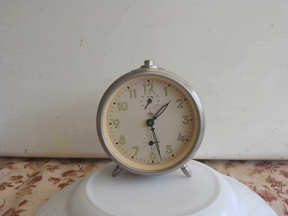 Ceas desteptator de masa - mecanic , vechi Jnsa .