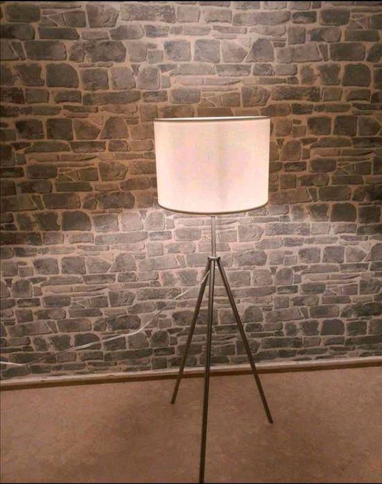 LED Подова лампа с текстилен абажур