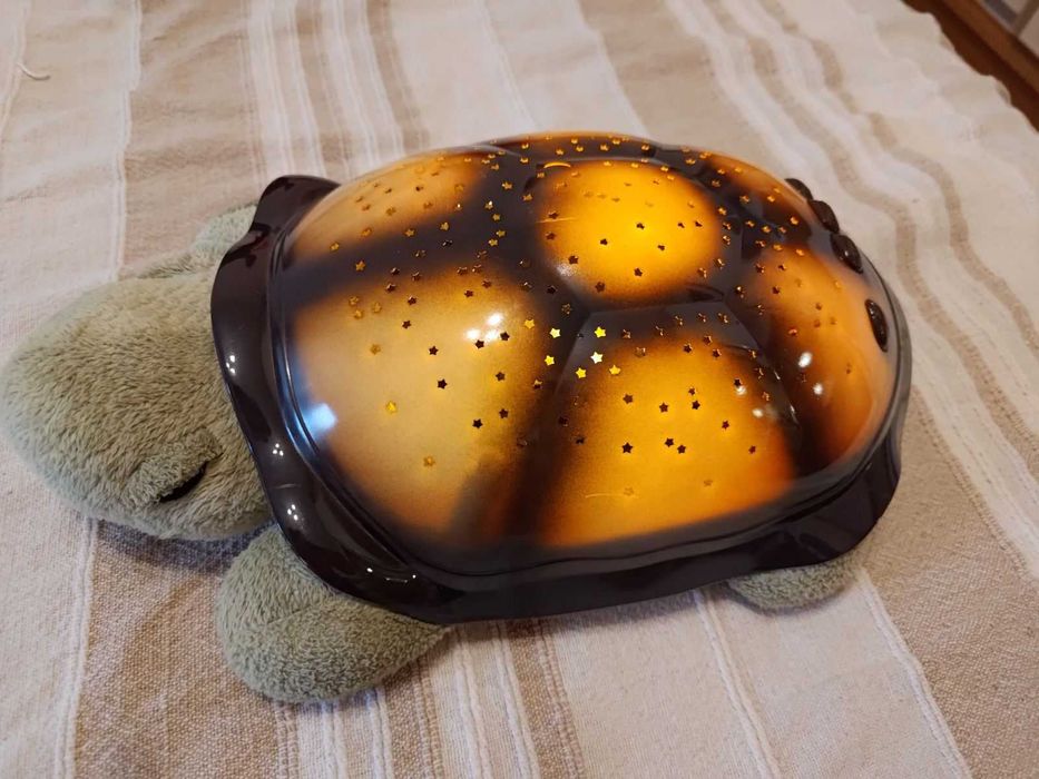 Прожектор костенурка – нощна лампа със звезди