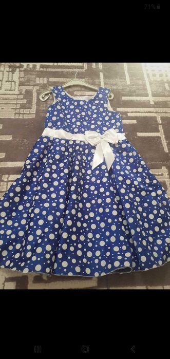 Rochita albastra cu buline albe pentru fetite 7-8 ani