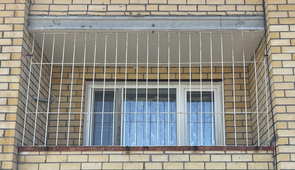 Продам решетку на балкон