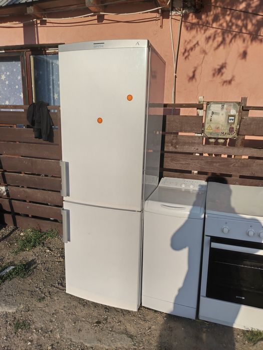 Vănd frigider în stare foarte bun de funcționare