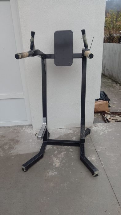 Aparate fitness triceps biceps trapez spate picioare