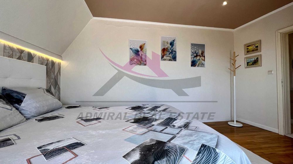 Дава се под наем Тристаен апартамент в Варна, Център - 110 кв.м за 900 € - Снимка #2