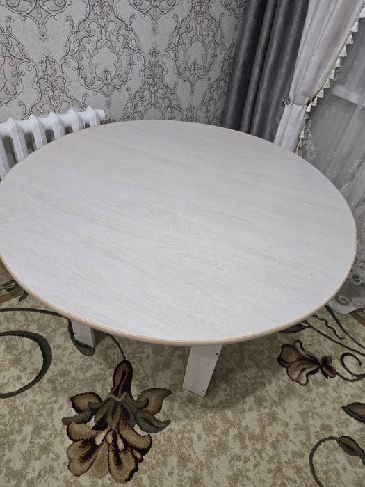 Стол высокий круглый с табуретками