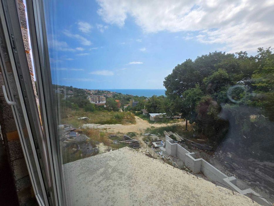 Голяма къща с морска панорама