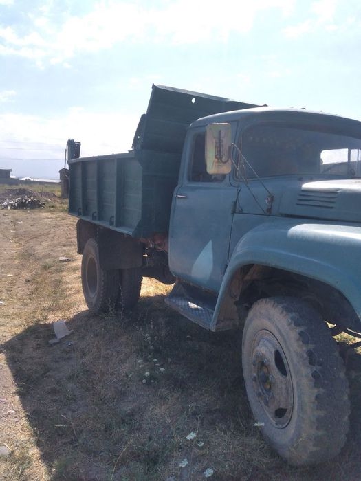 Zil samosval sotiladi