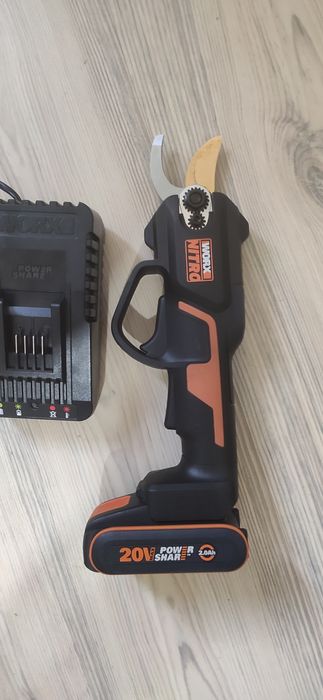 Vând foarfeca electrica Worx