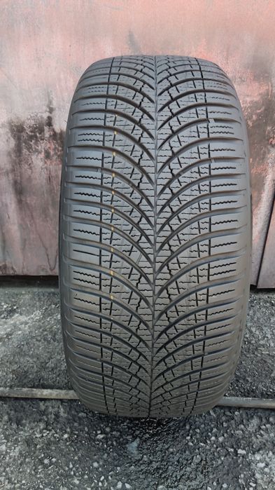 1брой всесезонна гума 225/50/17 GoodYear Vector 4 Season