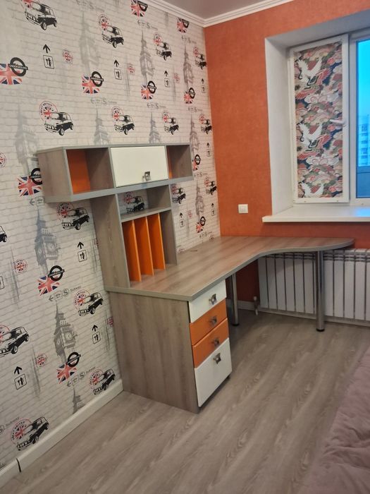 Продам компьютерный стол