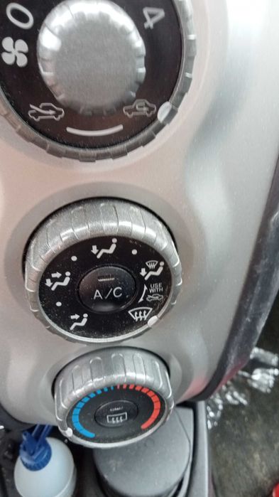 Vând sau dezmembrez Toyota Yaris automata