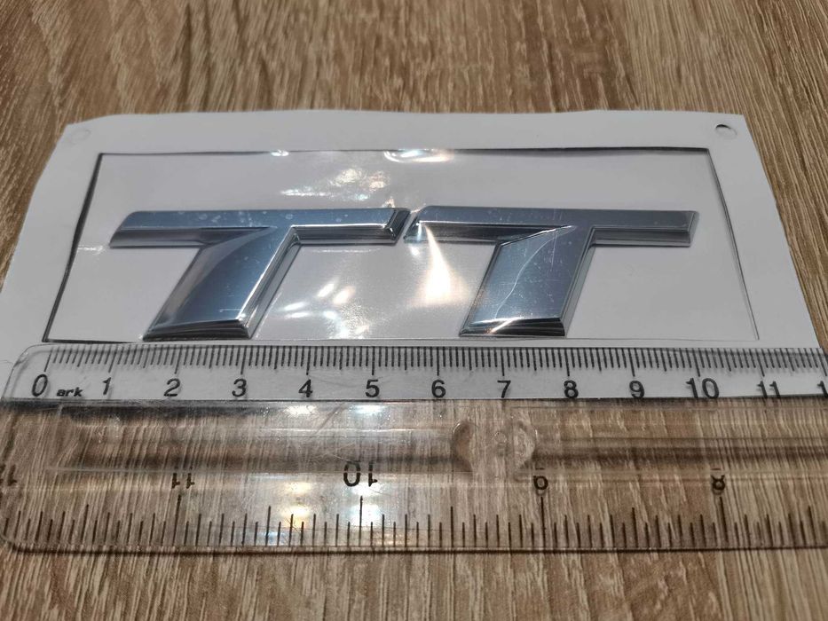 сребристи емблеми надписи Ауди ТТ нов модел