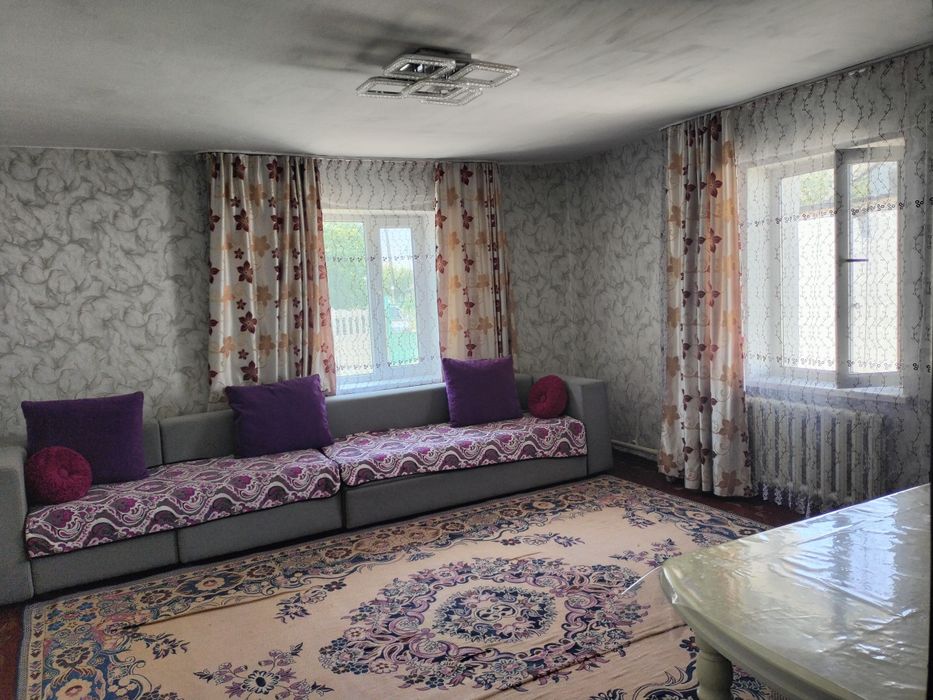 Үй сатылады.  Продаётся дом.