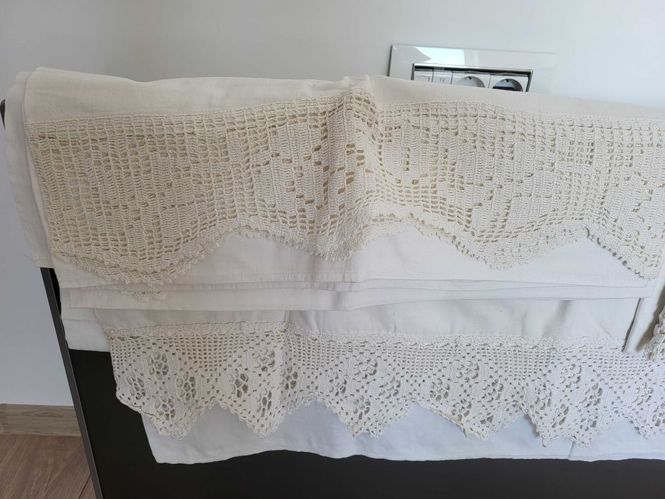 Cearceafuri traditionale cu dantela lucrata manual