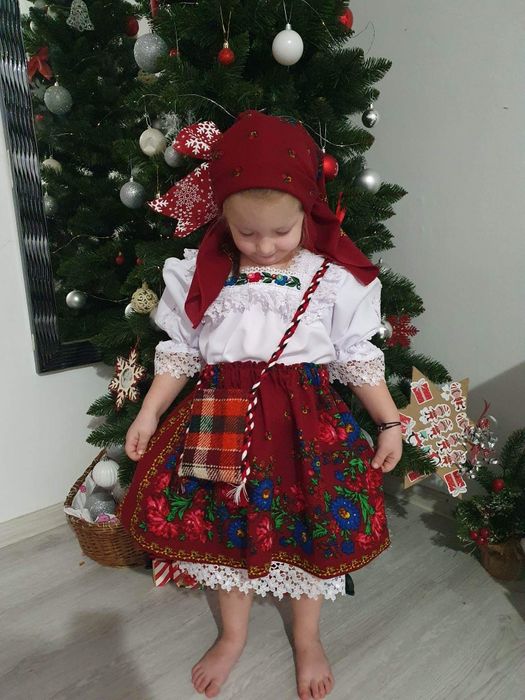 Costum popular pentru fetite de Maramures