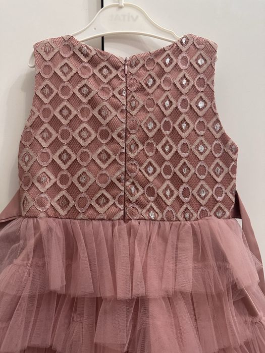 Продам платье 6 лет