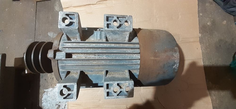 Ел.двигател 2,2kw и вал свалени от циркуляр