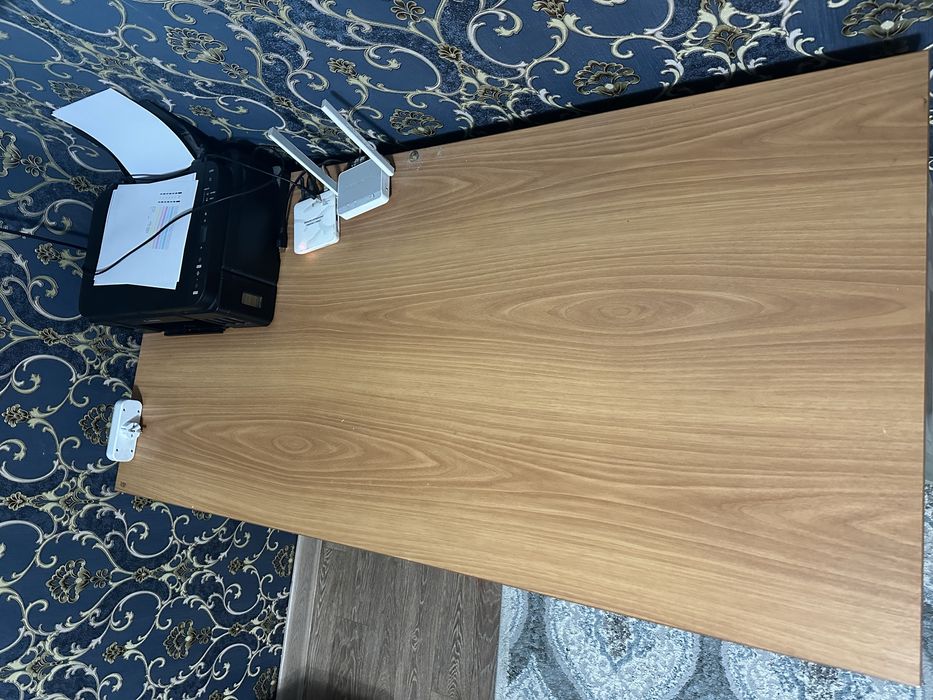 Продается стол письменный