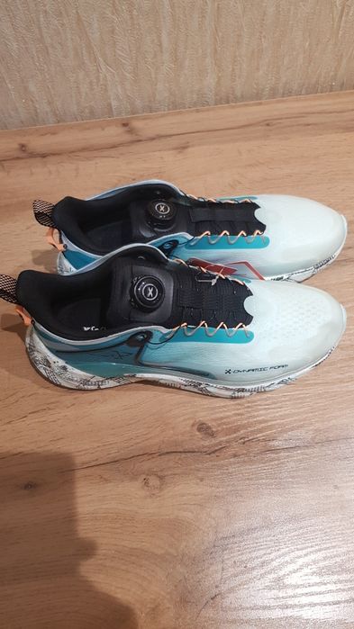 Продаётся стильние кроссовки