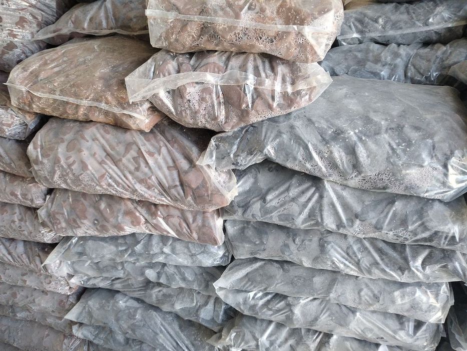 Арча ва газон атрофига безаш учун тошлар