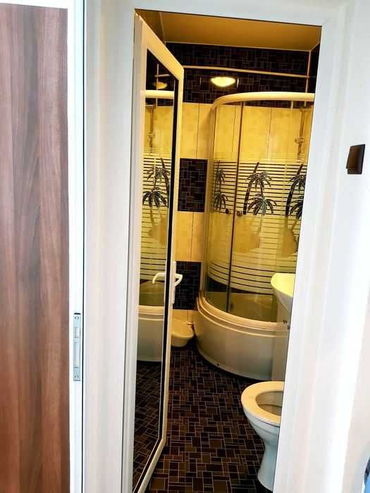 Închiriez apartament complet utilat.