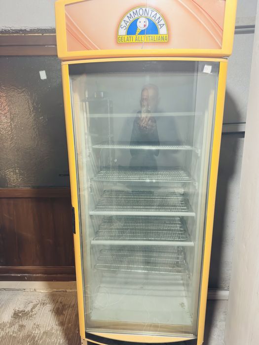 Beртикален фризер