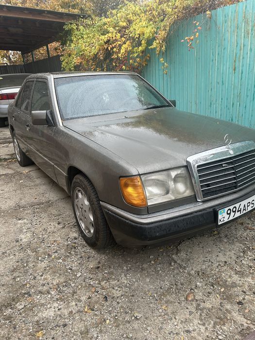 Мерседес 124 89года