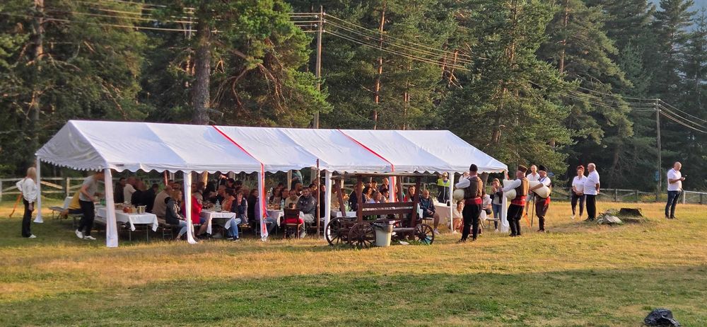 Покривни шатри, придай тържествен дух за своето събитиее