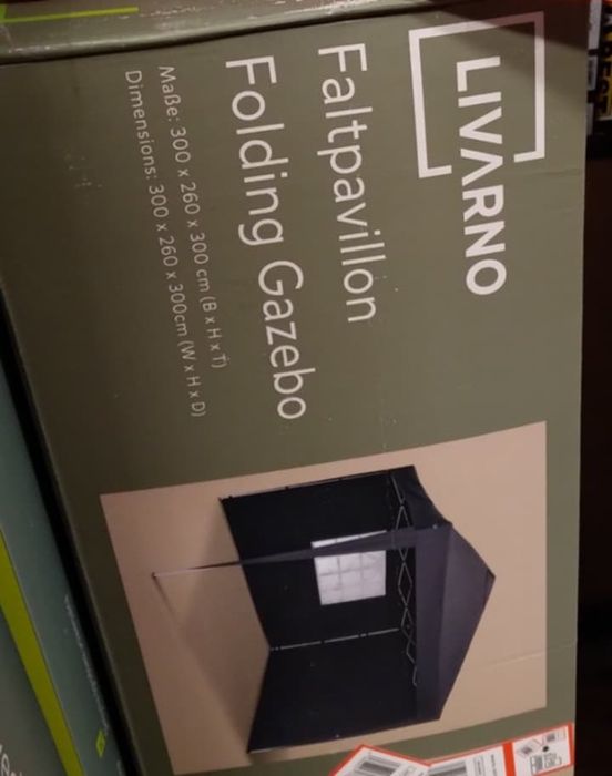 Vand Pavilion cort gradina