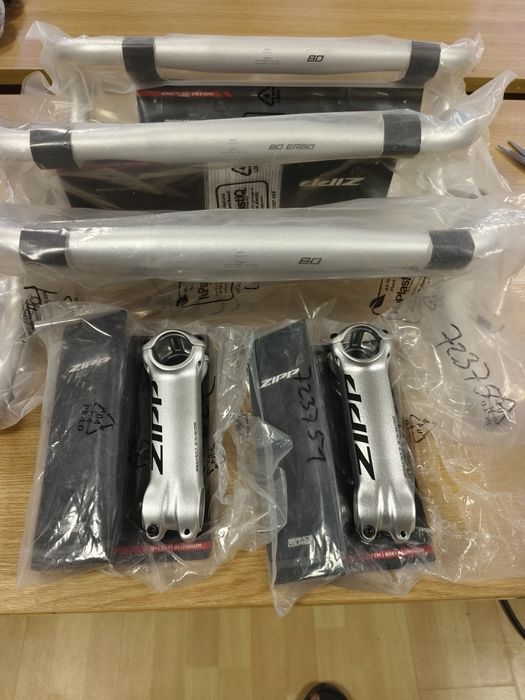 Шосейни кормила и лапи Zipp Service Course SL-80 Ergo 40,44mm сребро