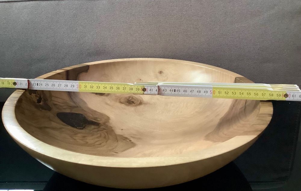 Platou din lemn de nuc prelucrat manual, finisaj 100% natural