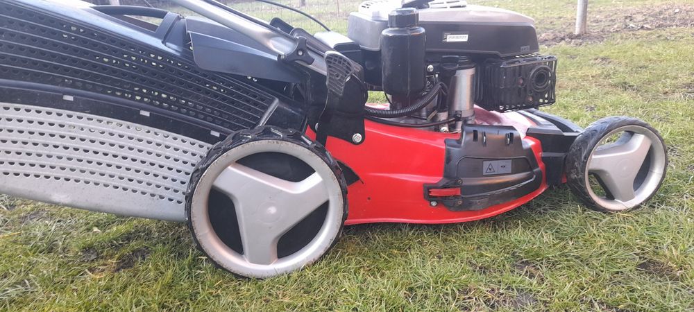 Masina de tuns iarba  cu autopropulsie cu pornire la cheie