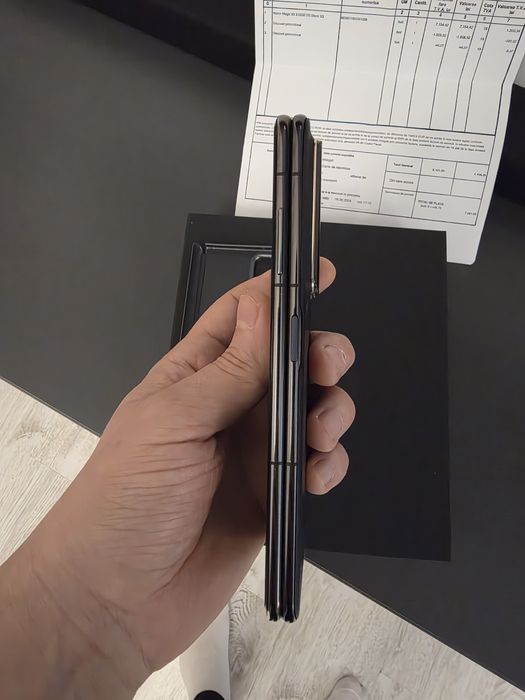 Vând Honor Magic V2