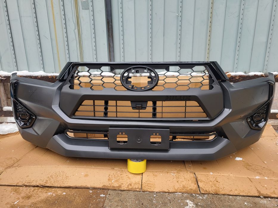 Бампер передний на Hilux 2025
