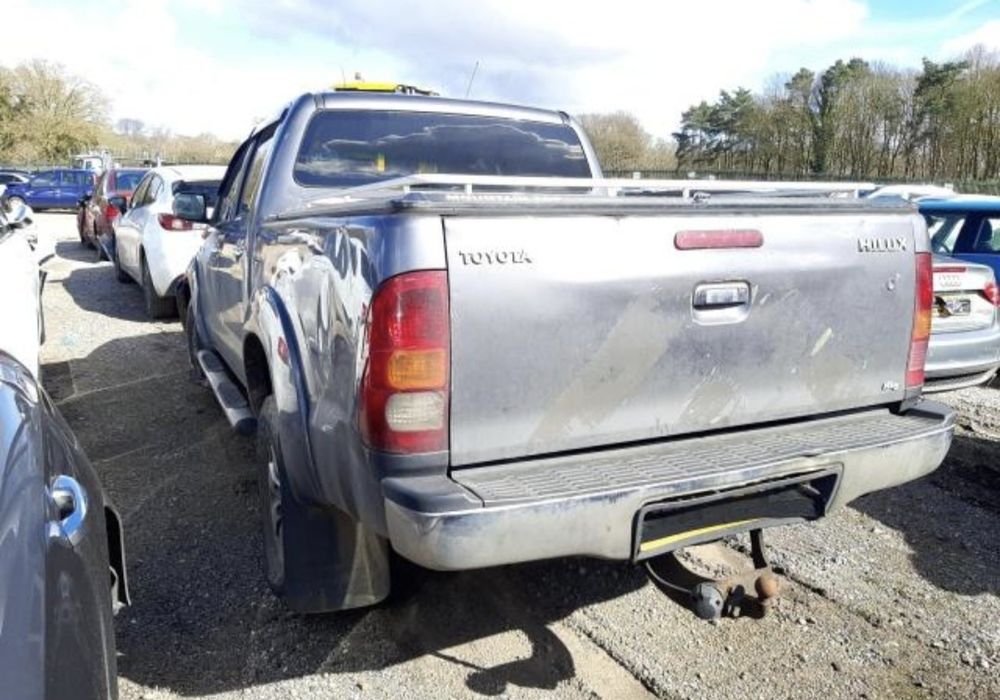 Dezmembrez Toyota Hilux 3.0 Manuala 2006-2012