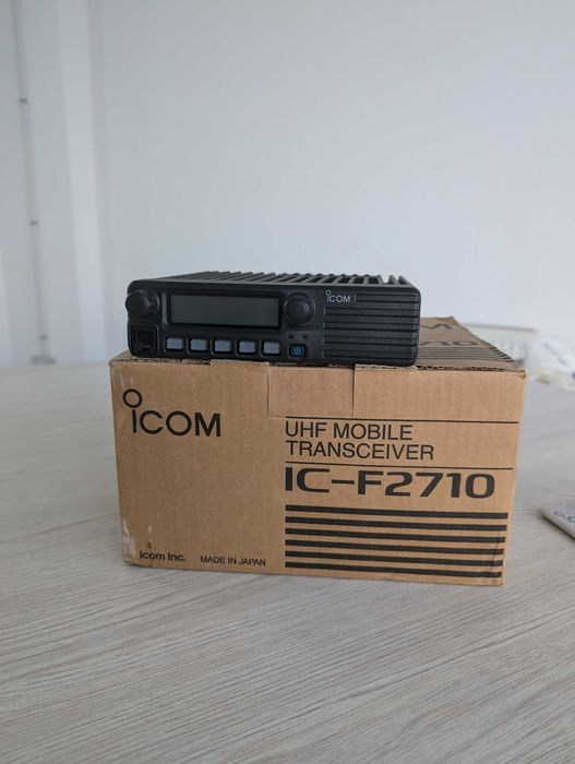 Statie ICOM Radio UHF IC-F2710 400 - 470 MHz Two-Way Radioamatori