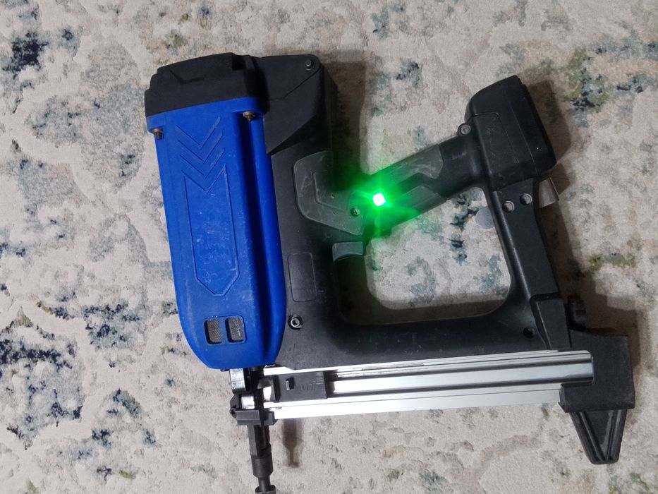 Продам монтажный пистолет