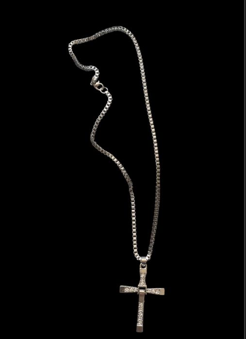 Lantisor cu pandantiv cruce