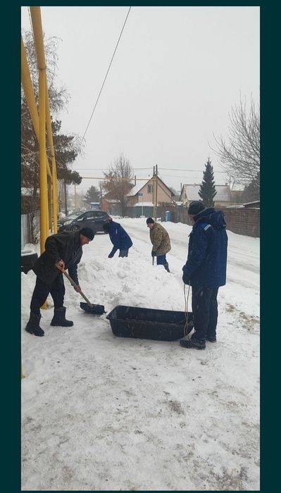 Уборка снена вручную