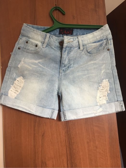 Джинсовые  шорты  недорого  продам  новые,