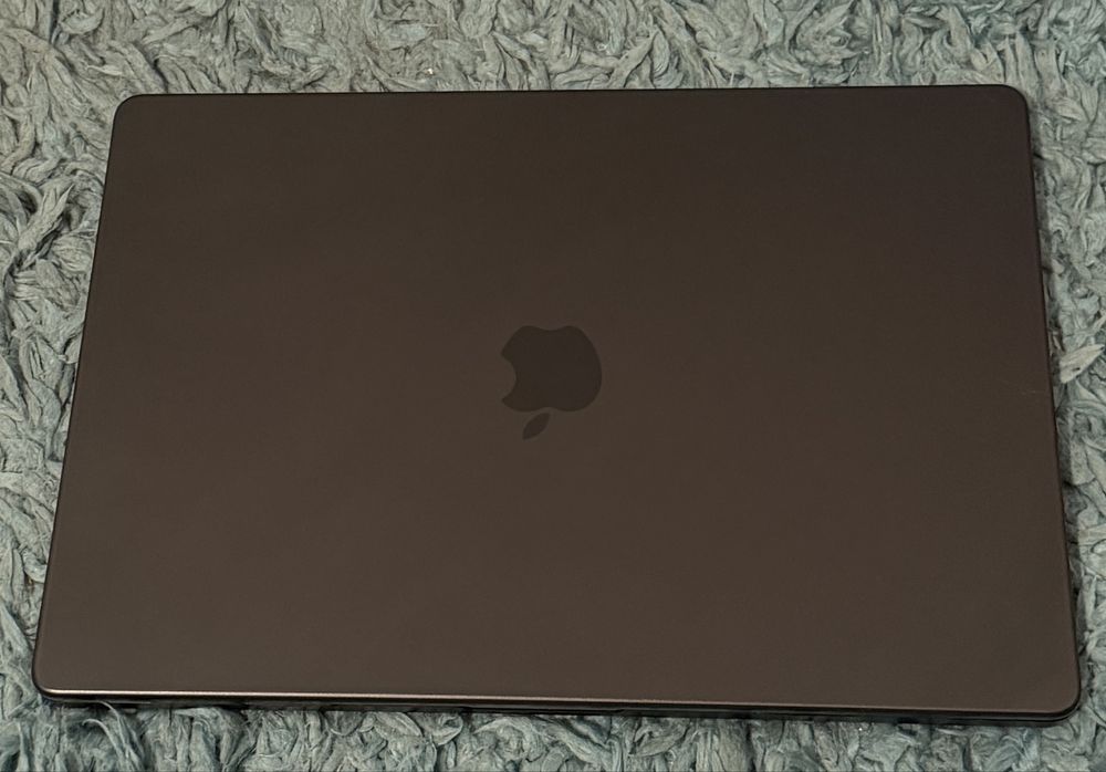 Vand sau schimb MacBook Pro 16-inch 2021, M1 Pro, 16GB ram, 512GB ssd.