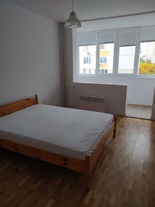 Давам под наем апартамент 90 кв м,жк. Слатина, обзаведен, ет.4, ЕПК,без домашни животни, на български граждани, наем 700 €.