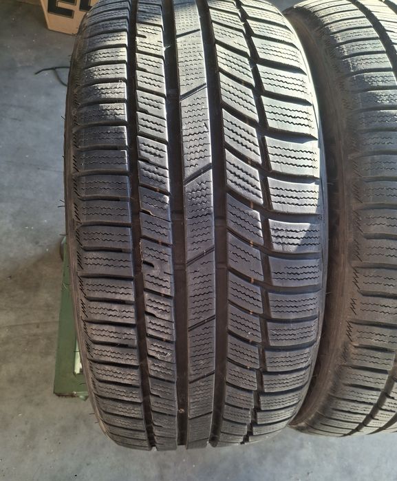2  Anvelope  de iarnă   225 40 r18 Toyo