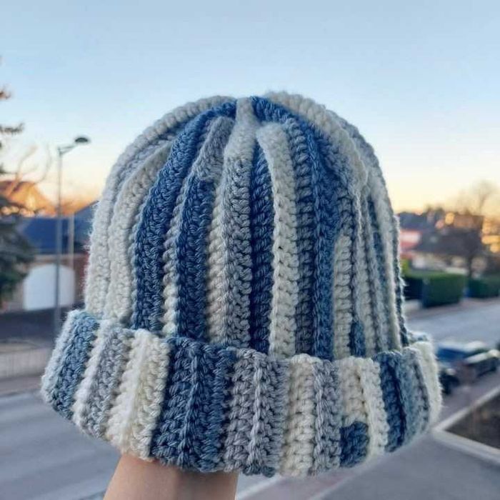 Вязаная шапка на заказ